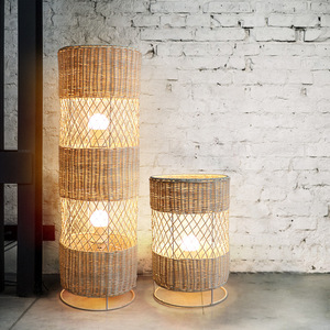 Lampe sur pied en <span class=keywords><strong>rotin</strong></span> faite à la main de style lanterne japonaise avec <span class=keywords><strong>abat</strong></span>-<span class=keywords><strong>jour</strong></span> LED <span class=keywords><strong>pour</strong></span> la décoration du salon - Product Image 1