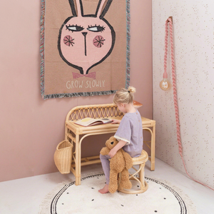 Diseño conveniente, mesa de estudio para niños y juego de sillas de ratán tejido natural, mesa de juguete para niños - Product Image 1