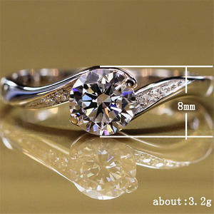 Anillo de Compromiso de Diamantes en Oro Blanco para Mujer F156, Corte Brillante Redondo, Diamantes Laterales Naturales de Color G - Product Image 4