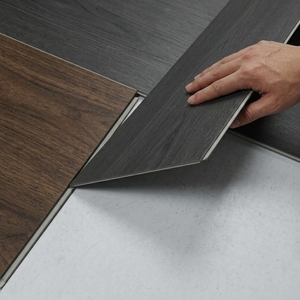 Suelo SPC con Aspecto de Madera, Más Capas, Apto <span class=keywords><strong>para</strong></span> Sala de Estar/Oficina/Uso Comercial, Resistente al Agua - Product Image 1