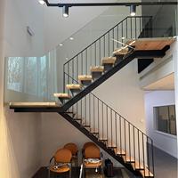 Escalier droit à une seule poutre de conception moderne pour villa contemporaine avec style flottant et fabrication sur mesure