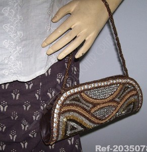Pochette en satin Lowellcraft pour femmes, provenant de Delhi - Product Image 5