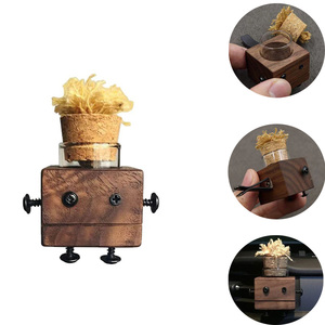 Diffuseur de parfum pour voiture en bois massif gravé, robot mignon qui bouge les pattes, à clipser sur la grille d'aération - Product Image 5