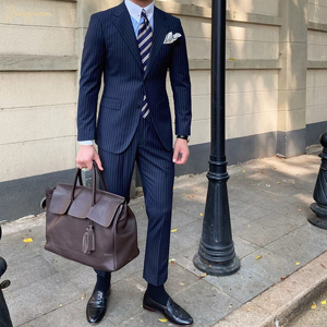 Costume sur mesure en laine <span class=keywords><strong>bleu</strong></span> <span class=keywords><strong>marine</strong></span> à fines rayures pour <span class=keywords><strong>homme</strong></span>, coupe ajustée, ensemble 3 pièces, costumes de luxe pour affaires et mariages, <span class=keywords><strong>blazer</strong></span> et pantalon de costume - Product Image 3