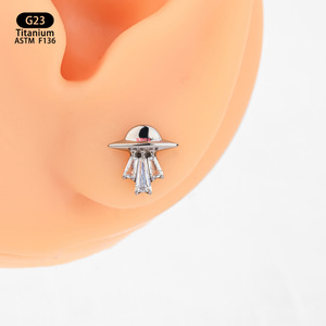 Boucles d'oreilles clous en titane G23 F136, forme végétale, incrustation de zircon, bijoux de piercing pour cartilage d'oreille, cadeau - Product Image 4
