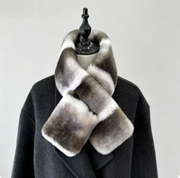 Écharpe en fausse fourrure rayée color block motif lapin, design croisé, douce et moelleuse, cache-cou pour femme adulte, idéale pour mélanger avec un manteau d'hiver
