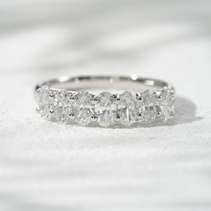 Anello con Diamante Ovale Coltivato in Laboratorio 5*3mm, Fede Eternity in Oro Massiccio 10k, Pronto per la Spedizione - Product Image 5