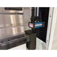 Machine de pliage CNC à 7+1 axes avec longueur de travail personnalisable, contrôleur Delem DA66S, prise en charge de l'outillage de presse plieuse sur mesure