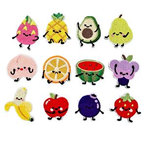 Patch décoratif auto-adhésif en polyester brodé de fruits mignons, sans couture, pour accessoires vestimentaires - Product Image 1
