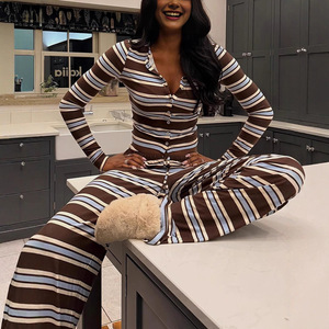 ชุดเซ็ตสองชิ้นลายทางถักนิตติ้งสำหรับผู้หญิง แขนยาว กางเกงขายาวเอวสูงทรงตรง ระบายอากาศได้ดี - Product Image 1