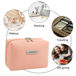 กระเป๋าเครื่องสำอางโพลีเอสเตอร์ปรับแต่งได้มีซิปพู่กันน้ำและโลโก้เป็นส่วนตัว - Product Image 5