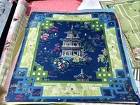 Tapis de table de mahjong de luxe bleu marine à motif Pagoda Garden, néoprène, carré de 31,5 pouces, 3 mm d'épaisseur, bords cousus, sac de rangement inclus