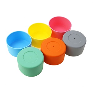 Funda Protectora de Silicona para Vasos, Antideslizante, con Tapa Abatible, Venta al Por Mayor - Product Image 1