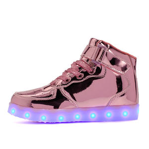 Chaussures de skateboard à éclairage LED pour filles et garçons baskets mode lampe de poche rose pour enfants chaussures de <span class=keywords><strong>basket</strong></span>-ball USB pour enfants - Product Image 4