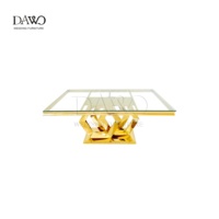Table rectangulaire en or avec base en diamant entrelacé et plateau en verre transparent à bord doré pour mariage