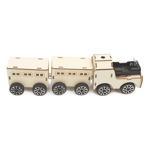 Set de Tren de Madera OKYN-G5618, Kit Educativo DIY, Locomotora con Dos Vagones, Juguete de Ensamblaje para Aprender y Jugar - Product Image 1