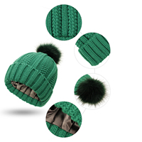 Bonnet Tricoté Femme Populaire à Revers Doublé Satin pour Protection Capillaire, Chaud avec Pompon