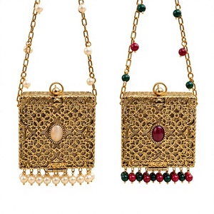 Pochette élégante classique dorée avec chaîne perlée en pierres précieuses et design à cadre pour soirées de luxe - Product Image 2