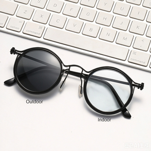 Lunettes de vue photochromiques de luxe classiques à monture ronde en métal, bloquant la lumière bleue - Product Image 1