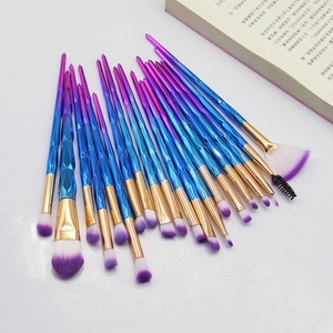 Ensemble <span class=keywords><strong>de</strong></span> 20 <span class=keywords><strong>pinceaux</strong></span> <span class=keywords><strong>de</strong></span> <span class=keywords><strong>maquillage</strong></span> pour le visage en diamant, fibres synthétiques, manches en plastique, pour l'application <span class=keywords><strong>de</strong></span> poudre, d'ombres à paupières <span class=keywords><strong>et</strong></span> <span class=keywords><strong>de</strong></span> rouge à lèvres - Product Image 4