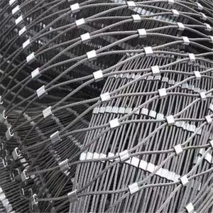 รั้วตาข่ายเชื่อมแบบโซ่ H&F HF-CLF003 จากโรงงานโดยตรง ผลิตจากสแตนเลส SS316 สำหรับป้องกันขอบดาดฟ้าเฮลิคอปเตอร์  พร้อมตาข่ายนิรภัยและเชือกนิรภัยแบบกันตก ชุบสังกะสี - Product Image 6