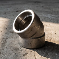Coude à souder à douille en acier au carbone A105 forgé à 45 degrés, classe 3000, surface lisse pour applications de pipelines pétroliers et gaziers