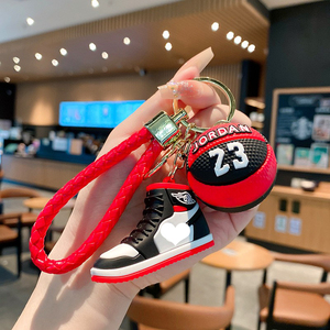 תליון אופנה כדורסל ונעליים מותאם אישית, עשוי פלסטיק עמיד - Product Image 3