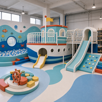 Toboggan d'intérieur en forme de navire océanique avec des marches souples et une zone d'activités à bas niveau pour les centres de divertissement familial