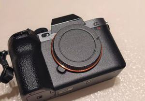 Appareil photo hybride Sony A7R5 d'occasion, boîtier 61MP plein format, stabilisation 5 axes, vidéo 8K, bon état, prêt à être expédié - Product Image 4