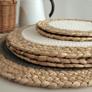 Sets de table ronds en herbe de courge et corde de coton, couleur unie, pour usage domestique, origine Shandong, lavage à la main. - Product Image 4