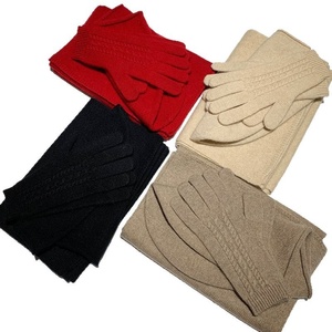 Nouvelle Collection 2026 : Ensemble 3 Pièces en Cachemire Tricoté Rouge Uni (Bonnet, Écharpe <span class=keywords><strong>et</strong></span> <span class=keywords><strong>Gants</strong></span>) – Accessoires d'Hiver pour <span class=keywords><strong>Femme</strong></span> - Product Image 5