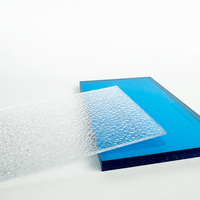 Lámina Sólida de Policarbonato Moderna con Recubrimiento UV - Resistente, Flexible y Durable para Techos Curvos y Cocheras |   Más de 5 años