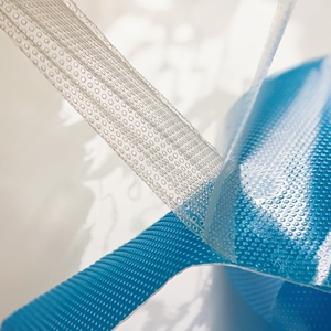 Rouleau de gel de silicone auto-adhésif transparent perforé de qualité industrielle, respectueux de la peau, pour pansements - Product Image 2
