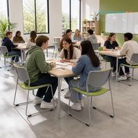 Chaise de réunion empilable verte pour un environnement d'apprentissage confortable, avec structure métallique, sièges de formation connectables pour bureau et salle de classe