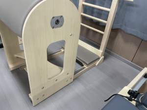 Base de barril ajustable de madera de arce con placa de microfibra para Pilates, yoga, entrenamiento y terapia, equipo para uso en estudio. - Product Image 4