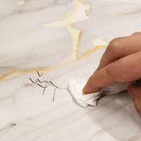Panneaux muraux en PVC imperméables certifiés CE pour salle de bain, imitation marbre, résistants aux rayures, solution de rénovation murale intérieure