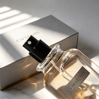 Flacon de parfum en verre transparent à base épaisse avec bouchon en plastique, étiquette autocollante dorée personnalisée, flacon de parfum avec boîte cadeau