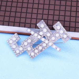 Broche en alliage métallique plaqué argent avec imitation de diamant et de perle, lettre grecque, membre de la sororité, Jack et Jill JJ - Product Image 3