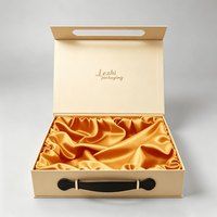 Valise cosmétique magnétique de luxe personnalisable avec logo, mallette cadeau, boîte en papier noir pour vêtements avec poignée, fournisseur d'emballages