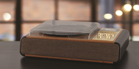 Tourne-disque stéréo, lecteur de cassettes, enregistreur, radio AM/FM, fonction d'enregistrement, 2 haut-parleurs 1,2 W, adaptateur secteur, 5,8 x 22,1 x 14,0 pouces, bois