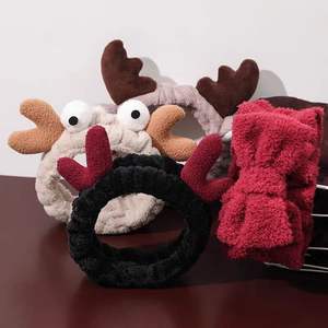 عصابة رأس نسائية على شكل قرون الأرانب وآذان الحيوانات الكرتونية مع فيونكة مخملية وتفاصيل على شكل قلب - Product Image 2