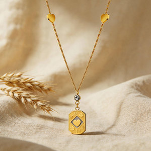 Collier Pendentif Zircon en Acier Inoxydable 316L Plaqué Or 18 carats, Anti-ternissement, Style Vintage, avec Logo Personnalisé et Motif Paillette Porte-Bonheur, pour Femme - Product Image 1