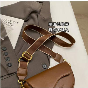 Bolso bandolera asimétrico de cuero con diseño geométrico moderno para mujer - Product Image 3