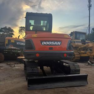 รถขุดขนาดเล็กมือสอง Doosan DX55 รถขุดตีนตะขาบขนาดเล็ก 5.5 ตัน รถขุดขนาดกะทัดรัด ชั่วโมงการใช้งานต่ำ สภาพดี รถขุดขนาดเล็ก - Product Image 3