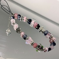 2026 pour iPhone 17, Cordon de téléphone rétro avec pendentif fraises et cristaux, Chaîne de téléphone anti-perte avec papillon, Sangle de poignet pour téléphone