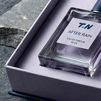 Boîte à parfum rigide de luxe sur mesure, style livre bleu magnétique, avec insert ajusté pour présentation, pour emballage de parfum personnalisé