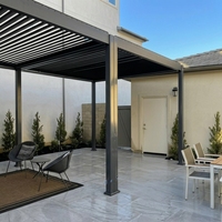 Système d'ombrage de pergola extérieure en aluminium sur mesure pour projets de jardins, patios, villas, hôtels et restaurants