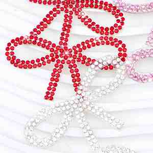 แผ่นแปะโบว์เล็กประดับเพชร ขนาดเล็ก 3*5.7 ซม. สีชมพูแดงเงา แบบติดเอง สำหรับตกแต่งเสื้อผ้าและกระเป๋า - Product Image 3