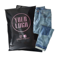 Enveloppe d'expédition en polyéthylène noir mat biodégradable avec logo personnalisé imprimé pour vêtements, t-shirts, sacs d'expédition