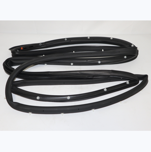 แถบซีลประตูหน้า8-98029198-3 8-98029198 8980291983ซีลยางสำหรับประตูรถ Isuzu 700P NPR VC61 VC46 (4HK1-Engine) - Product Image 1
